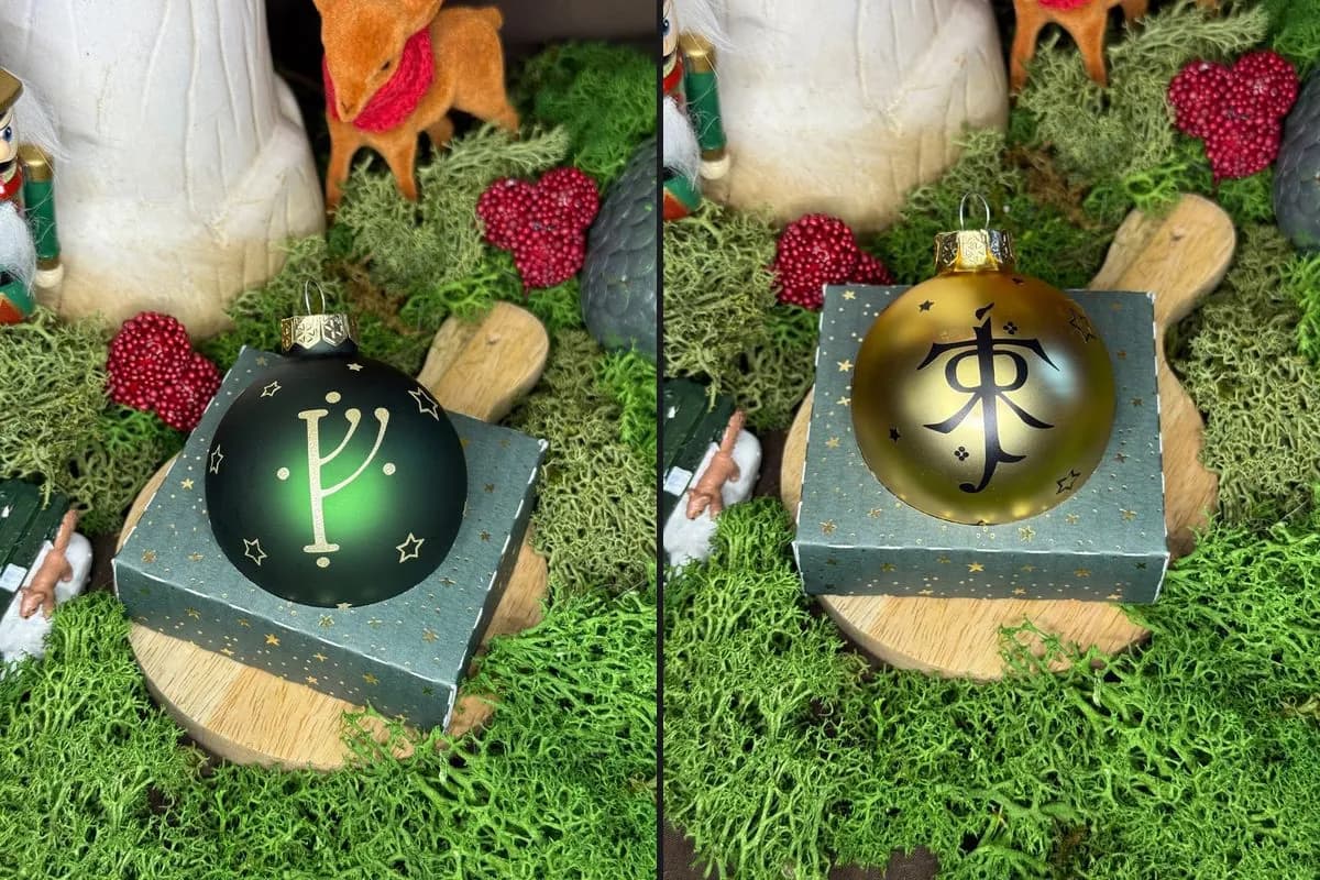 Les boules de Noël à la rune de Gandalf et au monogramme de Tolkien