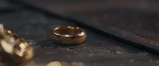 Les Anneaux de Pouvoir saison 3 : la featurette « Many Faces » met l'Anneau Unique au centre de tout