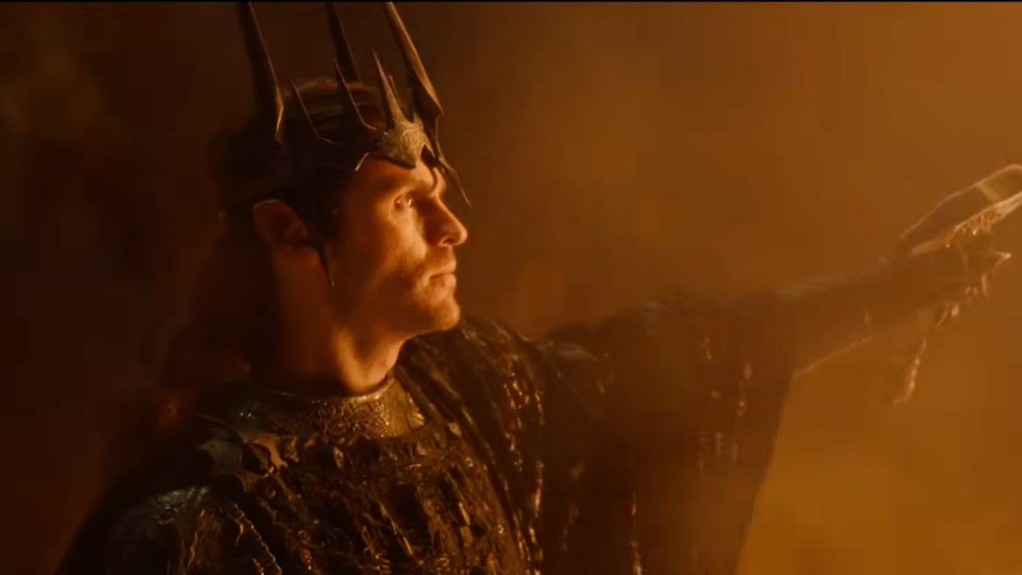 Le premier trailer de la saison 3 des Anneaux de Pouvoir dévoile la forge de l'Anneau... et Simon Pegg en Balrog