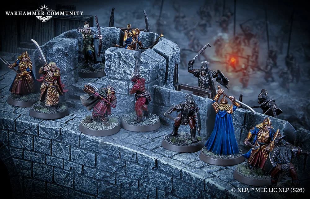 Figurines de Gondor et d'ennemis sur les remparts assiégés